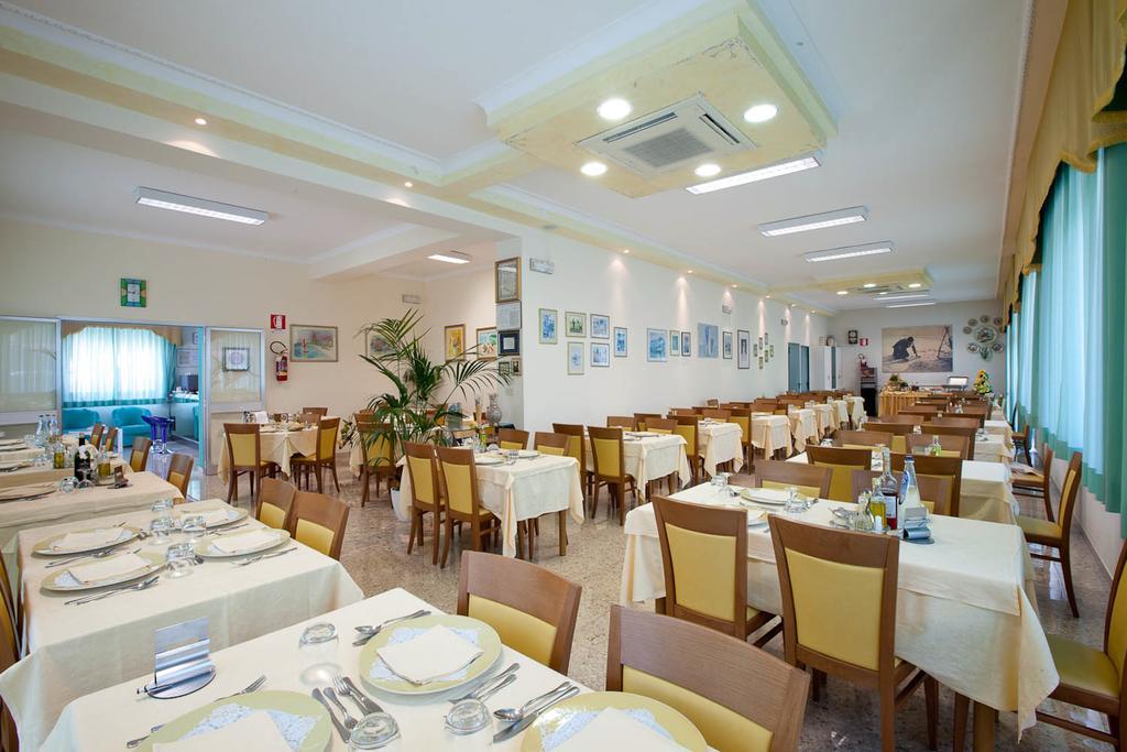 Hotel Jean Pierre Pineto Εξωτερικό φωτογραφία